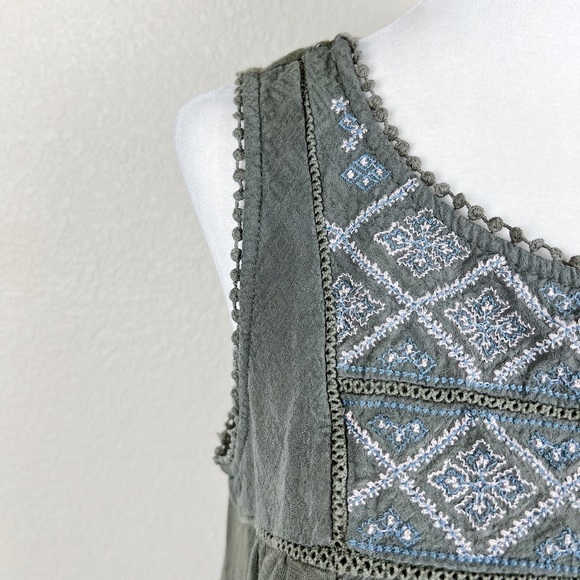 Knox Rose Embroidered Boho Sleeveless Top - Picture 4 of 7